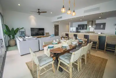 Image de 10th floor Luxury Escondido Condo with Pool