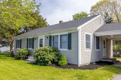 Image de Outdoor Shower, Firepit, Bbq, Ac units and more! Near downtown and beaches!
