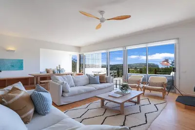 Image de Great views and loads of room for all the family - with a fireplace!