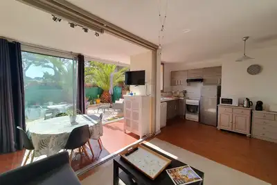 Image de Appartement climatisé terrasse dans résidence avec piscine