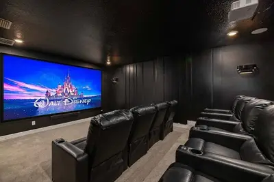 Image de 11br Oasis with Private Pool, Cinema, Game Room!