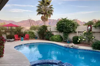Image de Heated Pool-Spa! Epic Mountain Views! Bbq, Firetable, Parks, Trails, Tennis. . .