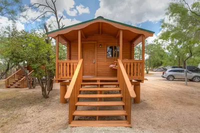 Image de Cozy Log Cabin on Miller Creek - 5 mi south of downtown Johnson City