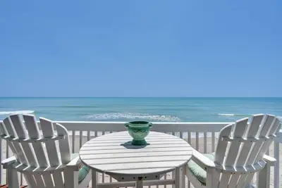 Image de Oceanfront, 2 story, end unit. Indoor Pool, Hot Tub, Gym&Sauna. Recent updates!