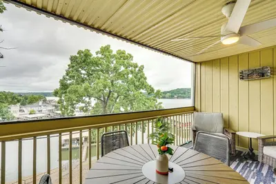 Image de 'Charming Lakefront Retreat' w/ Dock: Osage Beach