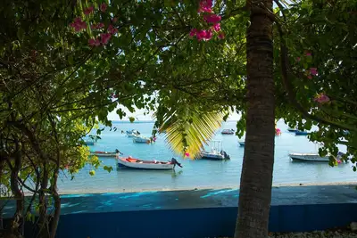 Image de La bleue salée, villa pied dans l'eau à étang salée les bains
