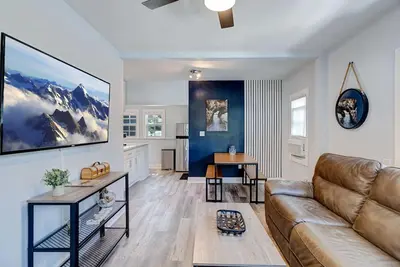 Image de Modern 1br, 4k Smart Tv (55in) walk to Lw beach