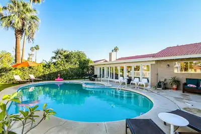 Image de Beautiful Desert Pool House: Sun, Swim, Sip & Stay