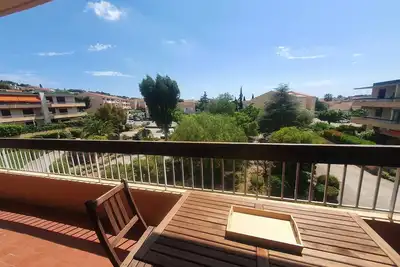 Image de Appartement 2 chambres avec grand balcon à deux pas du port de Sanary et de la plage