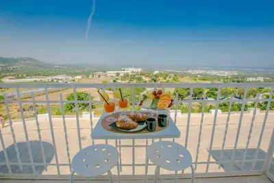 Image de Balcon vue mer- parking gratuit - Petit DÉJEUNER Inclus- à 100 m du centre