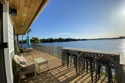 Image de Lakefront Studio Cabin & Tiki Hut. Enjoy Summer Fun and Winter Serenity!