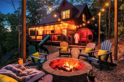 Image de Built 2022★Private★Sauna★Fire-Pit★Slide★Park 6 Cars★Hot Tub★Game Room