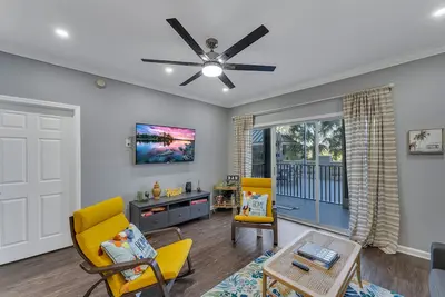 Image de 3 Bedrooms condo 10min to Disney attractions!