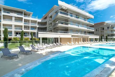 Image de Joli appartement pour 4 personnes avec Wifi, piscine, Tv et terrasse