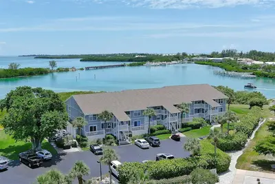 Image de Beautifully Updated Bayview Condo #40 w/ amenities and sleeping 4 in ultra comfort!