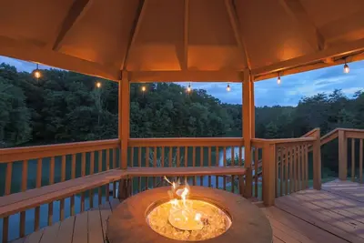 Image de 3 bed, 3 bath Lakeside Retreat