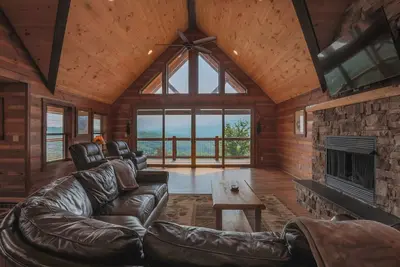 Image de Mountain Views in Gatlinburg! 3 Bed | 5 Bath cabin