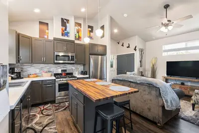 Image de Best Downtown Getaway 4 blocks from main street food bars and shopping