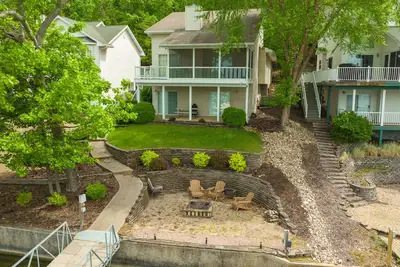 Image de Summer Weekends Available - Waterfront Five Bedroom Home, View, Dock, Fish, Swim