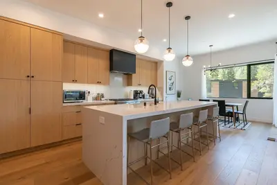 Image de Powder Run By Tahoe Getaways - Luxury Townhome In Palisades Tahoe.