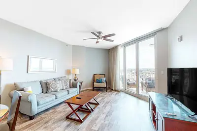 Image de Gulf-view condo with outdoor pool, hot tub, gym & tennis - walk to the beach