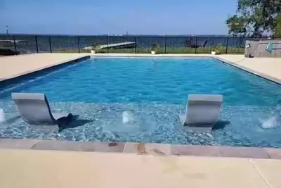 Image de Amazing sunset and lake views!