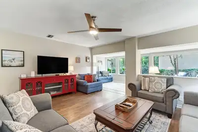 Image de Fairway Oaks Villa - Access Private Resort Beaches!