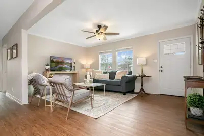 Image de Snappy's Haus Adorable 2/1 | Full Kitchen | In Town | Children and Pets Welcome!