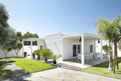 Image de Villa 'La Casita de la Florida' avec piscine et Wi-Fi, accessible aux animaux de compagnie
