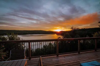 Image de Rustic-Luxury Waterfront Haliburton Cottage on Kennisis Lake Jaw-Dropping Views