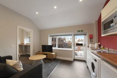Image de K Suites - Modern Waterside Apt w/ Free parking