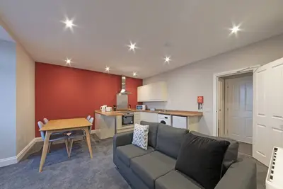 Image de K Suites - Modern Waterside Apt w/ Free parking