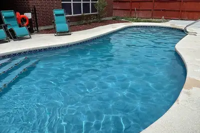 Image de 🏊♀️ Swimming 🏊♂️ Pool & 🏀Basketball Court washer and dryer, 4 tvs. Great place come
