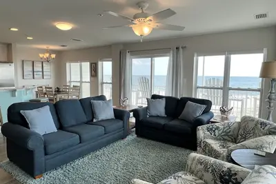 Image de Top Floor Gulf Front Condo- An Unforgettable View!