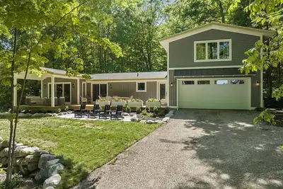 Image de Walloon Lake Home: Friday to Friday in the Summer. Near Boyne Mountain!