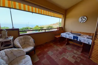 Image de Apartment with sea view veranda 2 minutes from the beach