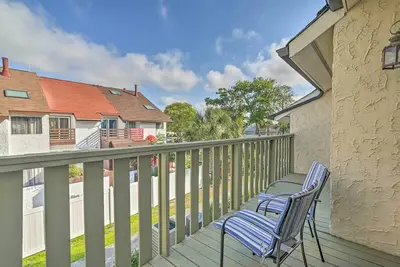 Image de Myrtle Beach Condo: Balconies, Walk to Beach!