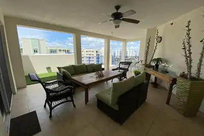 Image de Oceanwalk penthouse living!