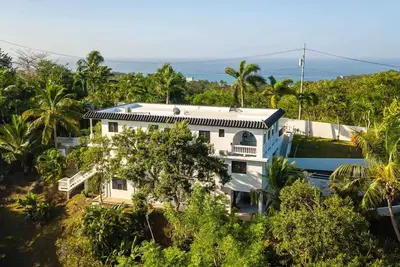 Image de Ocean View, Mountain Top Villa Near Steps Beach