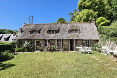 Image de \"La Chaumière de Nanou\", avec grand jardin et proche de la mer.