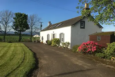 South Doll Farm Cottage -  a cottage that sleeps 7 guests  in 4 bedrooms
