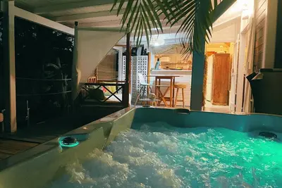 Image de Bungalow de charme pour 2 pers. avec jacuzzi privé