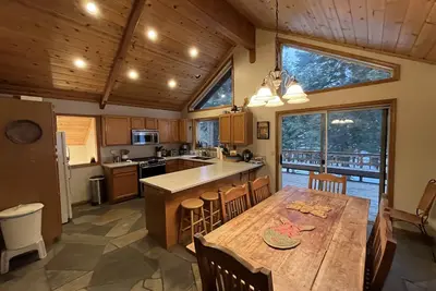 Image de Belle, ensoleillé, calme Tahoe Chambre pour l'été et ski Escapades