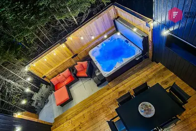 Image de ⭐ La Marie-Clémentine de Portneuf 🍊 Spa privé, Piscine et Billard ⭐
