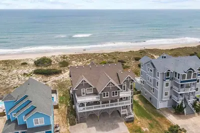 Image de Summer Savings - Oceanfront Dog Friendly Home with Pool, Hot Tub, and Elevator