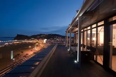 Penthouse Five - Stunning Spacious Apartment with Unrivalled Panoramic Sea Views