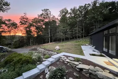 Image de Mid Century Modern Mountain Retreat Bordered by Preserve
