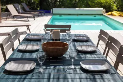 Image de Exceptionnelle villa bois tout-équipée, piscine, proche lac, mer, commerces.