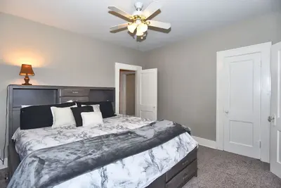 Image de *Entire Home-Cherry St. -Dining-Shopping-Nightlife*