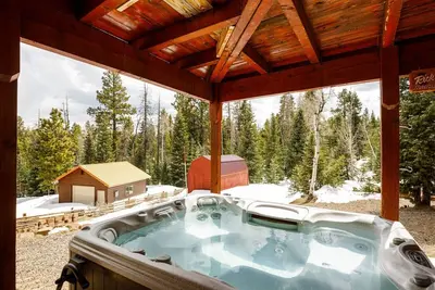 Image de Pine View Cabin Retreat, Hot Tub, Walk Out Patio
